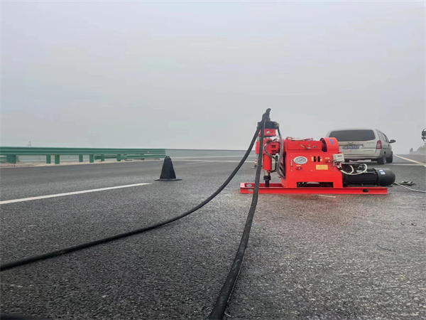 吉木萨尔马路路基路面开裂下沉注浆加固灌浆