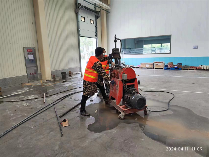 吉木萨尔厂房地面下沉塌陷注浆加固施工